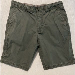 Cargo Supplies dark green shorts 34Wx21L, gently used, excellent condition